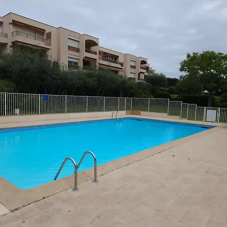 La Louisiane 2 Pieces Rez-de-jardin Piscine Appartement *