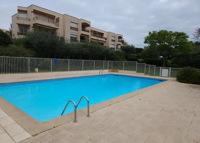 La Louisiane 2 Pieces Rez-de-jardin Piscine Appartement *